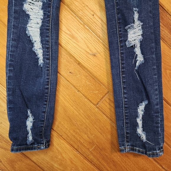 Almost famous size 3 medium wash ripped skinny jeans - Picture 5 of 9